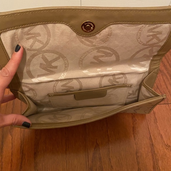 Michael Kors clutch - Picture 2 of 3